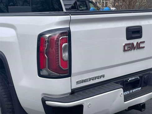Used 2018 GMC Sierra 1500 Denali image 9
