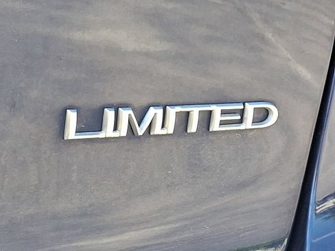 Used 2019 Chrysler Pacifica Limited w/ Tire & Wheel Group FWD image 30