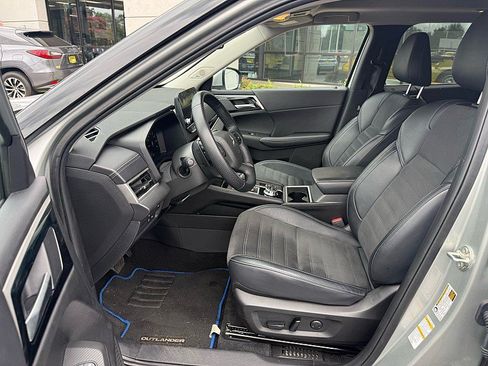 Used 2024 Mitsubishi Outlander SE AWD/4WD image 9