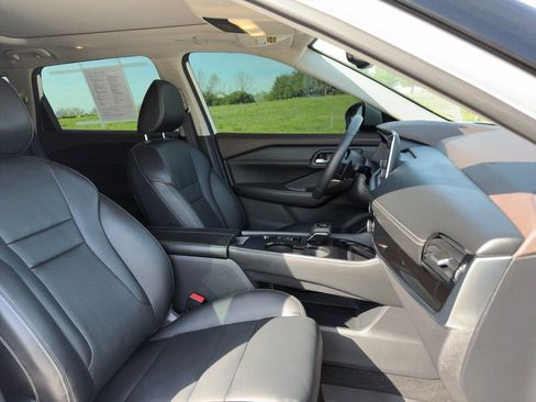 Used 2023 Nissan Rogue SL FWD image 25