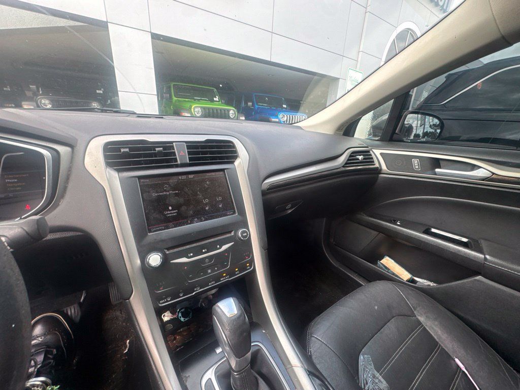 Used 2013 Ford Fusion SE FWD image 4