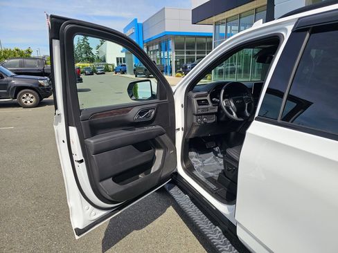 Used 2023 Chevrolet Tahoe Z71 w/ Luxury Package AWD/4WD image 21