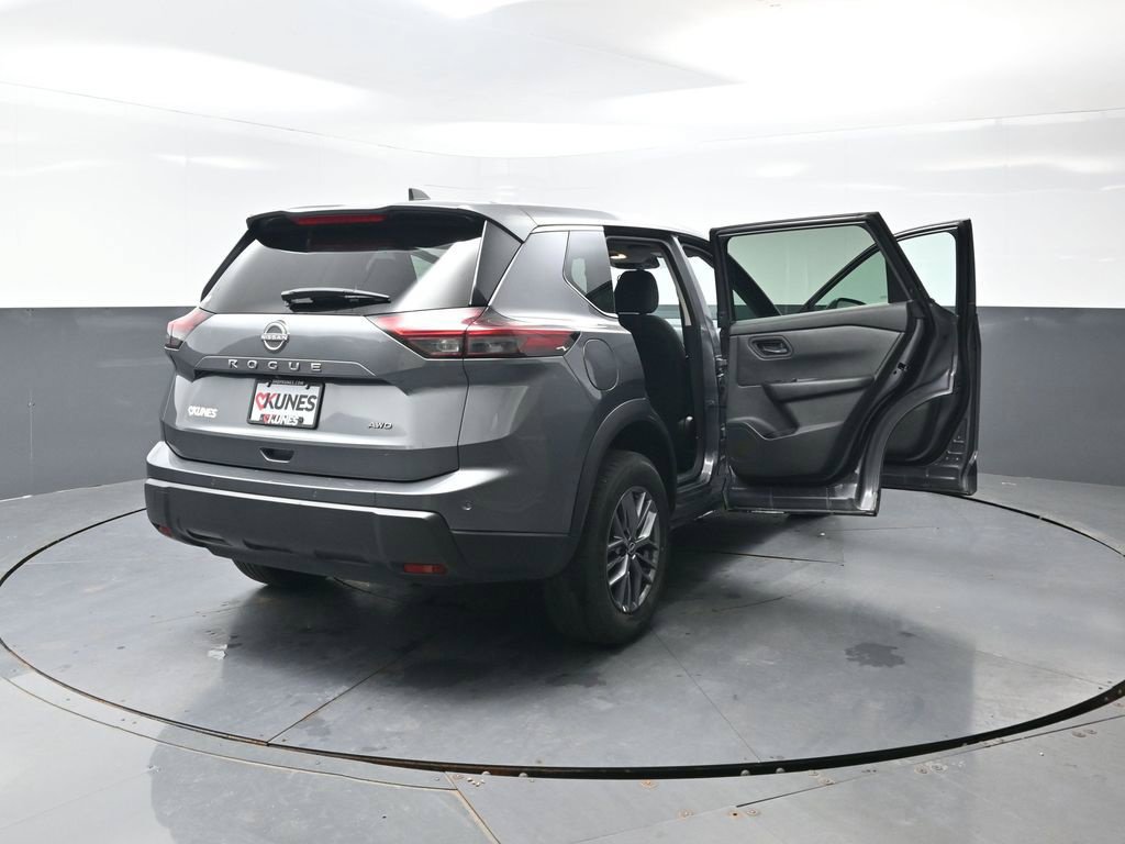 Used 2024 Nissan Rogue S AWD/4WD image 57