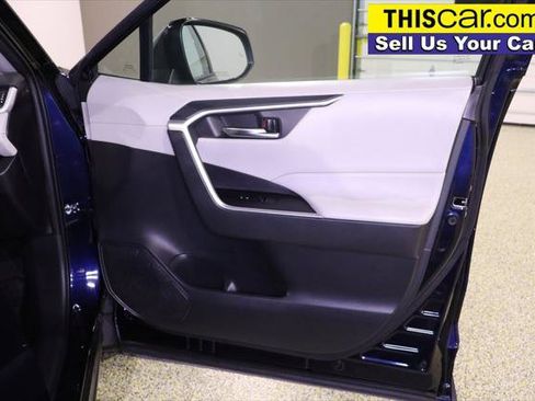Used 2019 Toyota RAV4 XLE Premium FWD image 38