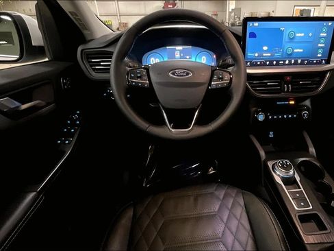 Certified 2023 Ford Escape Platinum w/ Premium Technology Package AWD/4WD image 5