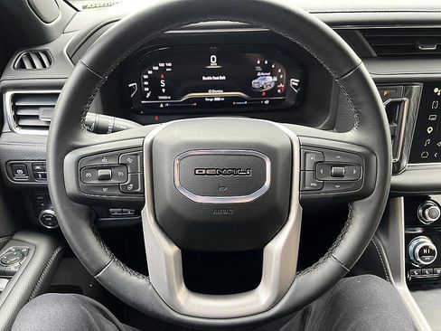 Used 2024 GMC Yukon Denali AWD/4WD image 14