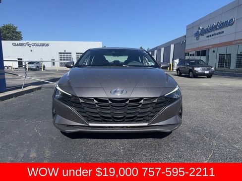 Used 2023 Hyundai Elantra SEL FWD image 2