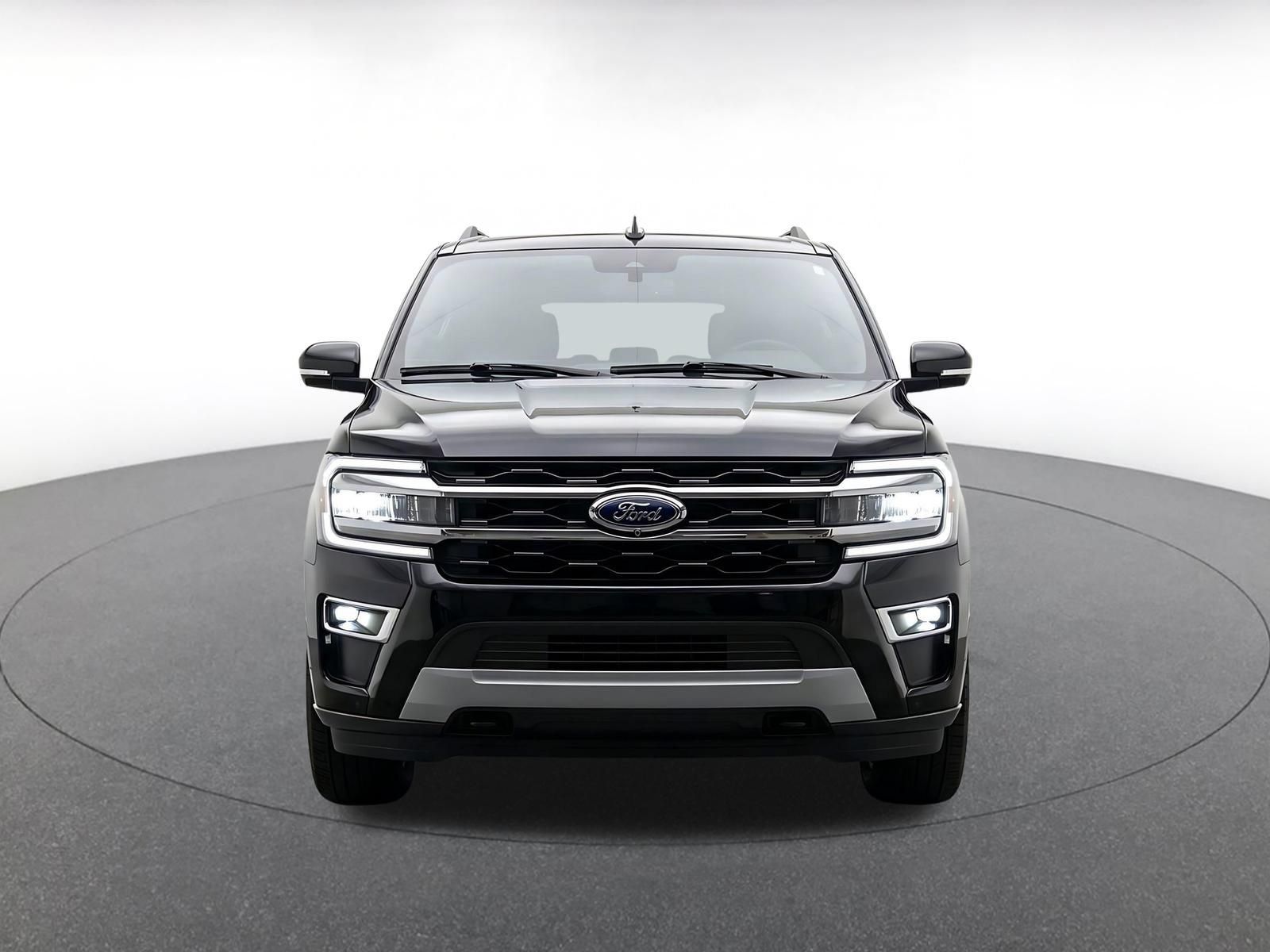 Used 2024 Ford Expedition Limited RWD image 2