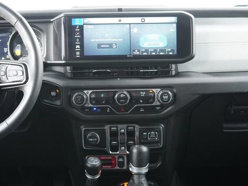 Used 2024 Jeep Wrangler Unlimited AWD/4WD image 25