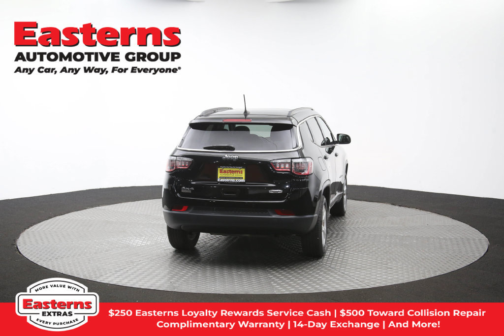 Used 2018 Jeep Compass Latitude w/ Popular Equipment Group AWD/4WD image 40