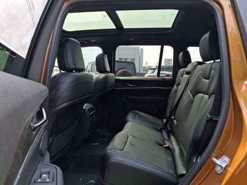 New 2026 Jeep Grand Cherokee Limited w/ Limited Altitude Package AWD/4WD image 6