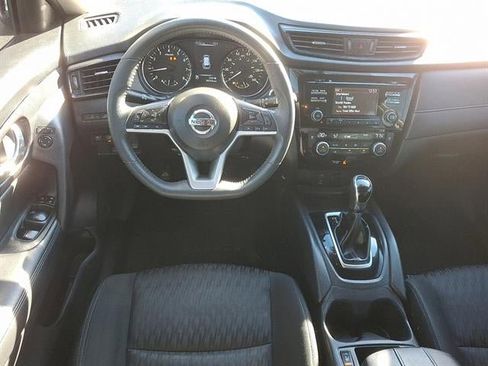 Used 2017 Nissan Rogue SV image 11