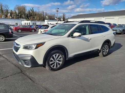 Used 2022 Subaru Outback Premium image 3