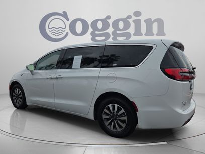 Used 2022 Chrysler Pacifica Touring-L
