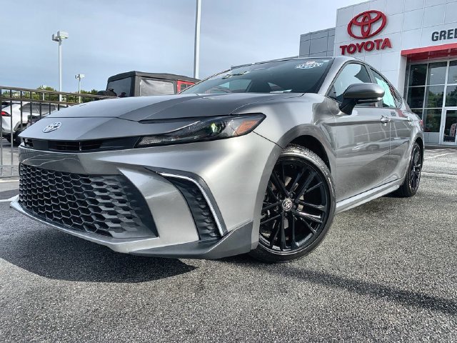 Used 2026 Toyota Camry SE FWD image 4