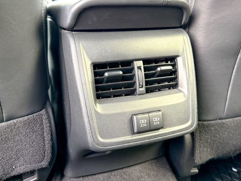 Used 2019 Toyota Avalon XLE image 31