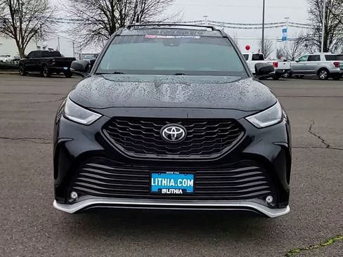 Used 2023 Toyota Highlander XSE image 3