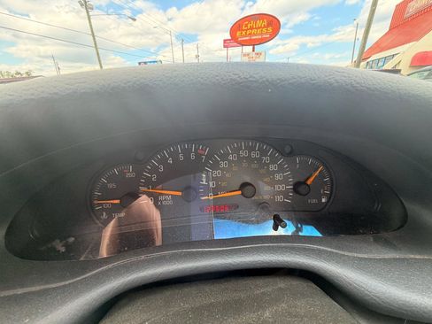 Used 2005 Pontiac Sunfire Coupe w/ 1SB Preferred Equipment Group FWD image 12