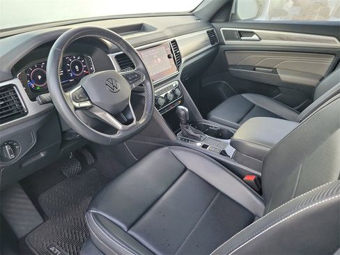 Used 2022 Volkswagen Atlas Cross Sport SE image 13
