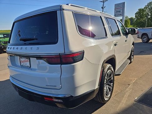 Used 2024 Jeep Wagoneer Series II w/ Flexible Seating Group AWD/4WD image 10