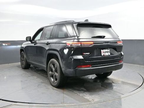 Used 2023 Jeep Grand Cherokee Limited w/ Black Appearance Package image 8