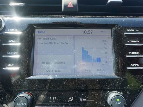 Used 2019 Toyota Camry SE image 10