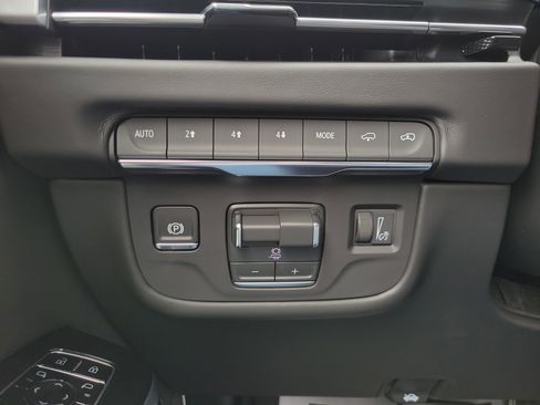 New 2026 Cadillac Escalade ESV Platinum Sport w/ LPO, ONYX Package image 31