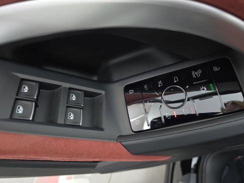 New 2025 Audi SQ5 Prestige image 27