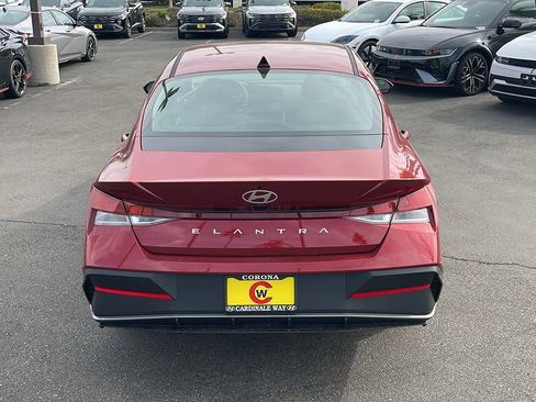 Used 2026 Hyundai Elantra SE FWD image 9