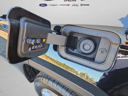 New 2025 Jeep Grand Cherokee Laredo image 11