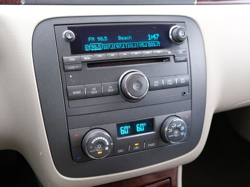 Used 2009 Buick Lucerne CXL w/ Driver Confidence Package image 28