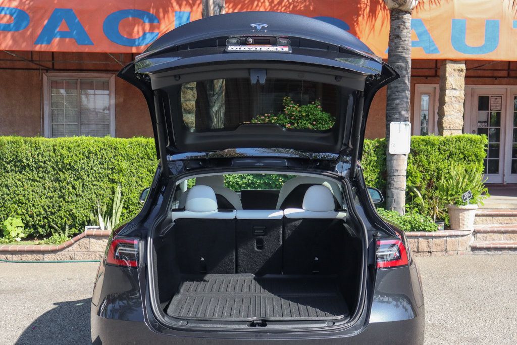 Used 2025 Tesla Model Y Long Range RWD image 8