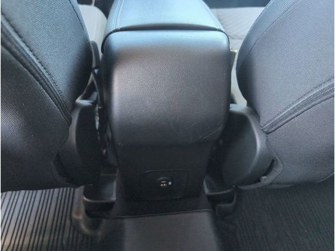 Used 2022 Ford Escape SE image 34