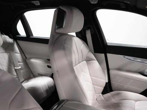 Used 2023 BMW 760i xDrive w/ Luxury Rear Seating Package AWD/4WD image 31