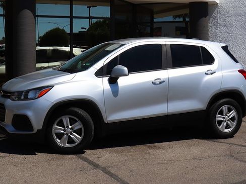 Used 2020 Chevrolet Trax LS w/ Tint and Cruise Package FWD image 4