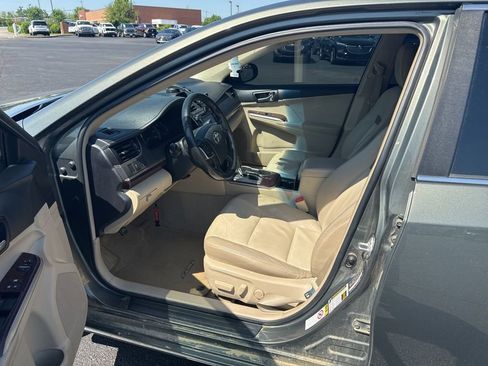 Used 2012 Toyota Camry XLE FWD image 5