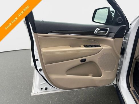 Used 2018 Jeep Grand Cherokee Limited image 9