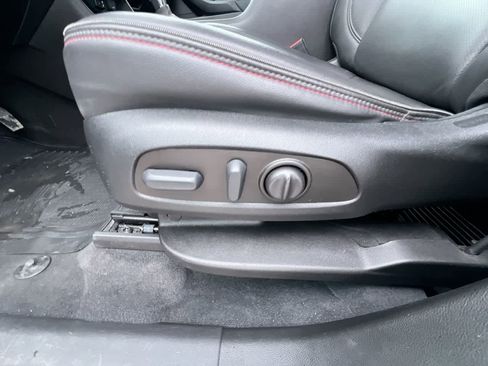 Used 2023 Chevrolet Traverse RS image 12