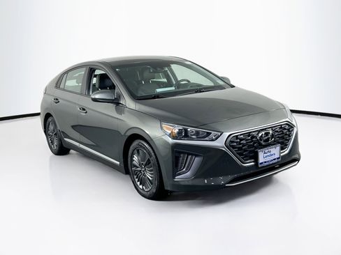 Used 2022 Hyundai Ioniq SE image 3