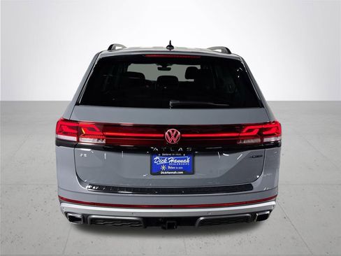New 2026 Volkswagen Atlas Peak Edition image 7
