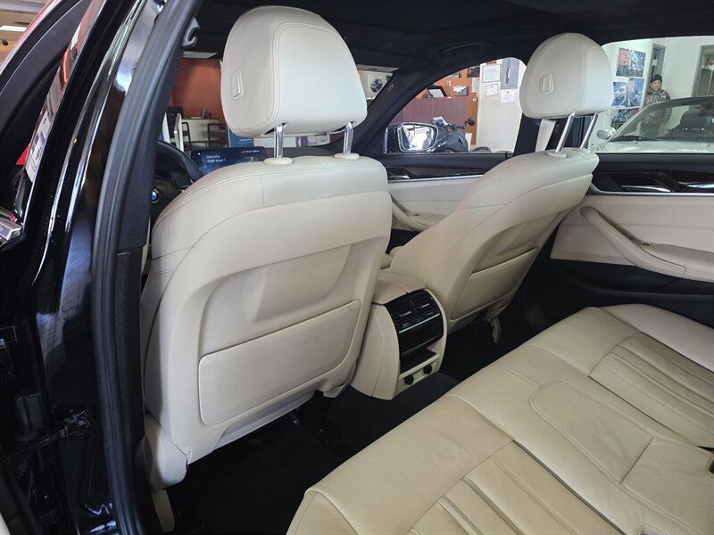 Used 2017 BMW 530i RWD image 11