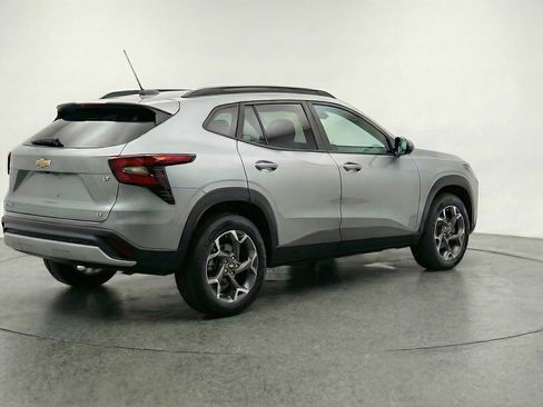 Used 2025 Chevrolet Trax LT w/ LT Convenience Package image 7