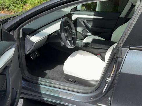 Used 2023 Tesla Model 3 Standard Range RWD image 3