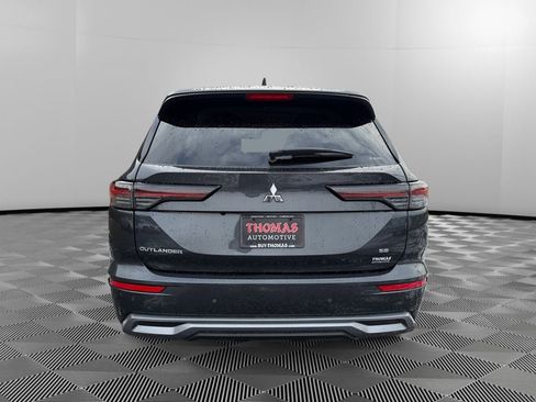 Used 2025 Mitsubishi Outlander SE image 6