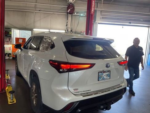 Used 2023 Toyota Highlander Bronze Edition image 5