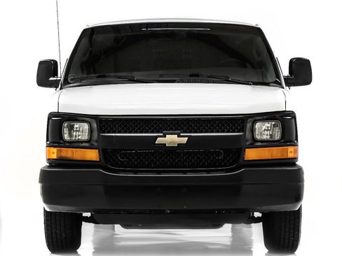 Used 2017 Chevrolet Express 2500 Extended RWD image 7