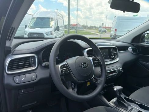 Used 2019 Kia Sorento FWD V6 image 11