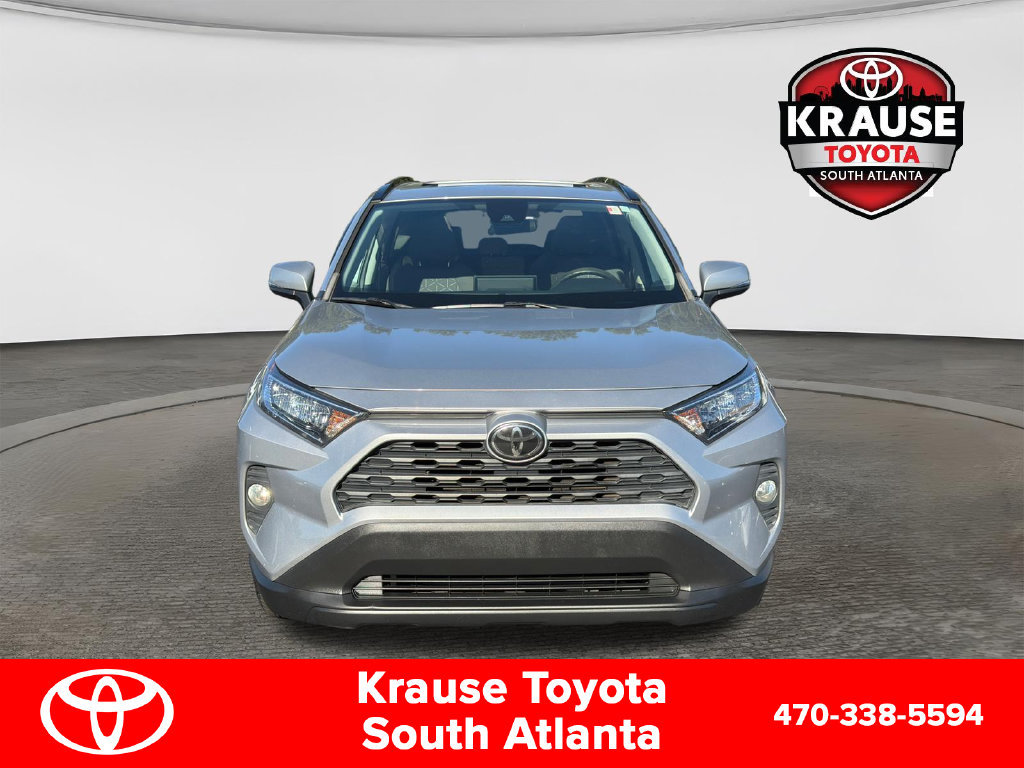 Used 2021 Toyota RAV4 XLE w/ Convenience Package FWD image 2