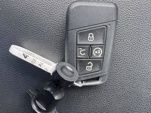 Used 2022 Volkswagen Atlas SE FWD image 26