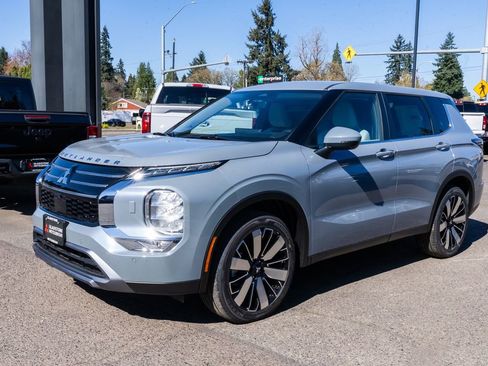 New 2026 Mitsubishi Outlander SE image 3